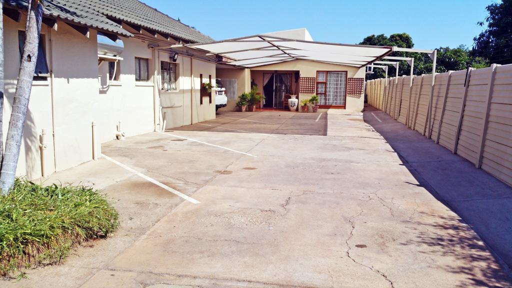 Lani'S Guest House - No Loadshedding Musina Exteriör bild