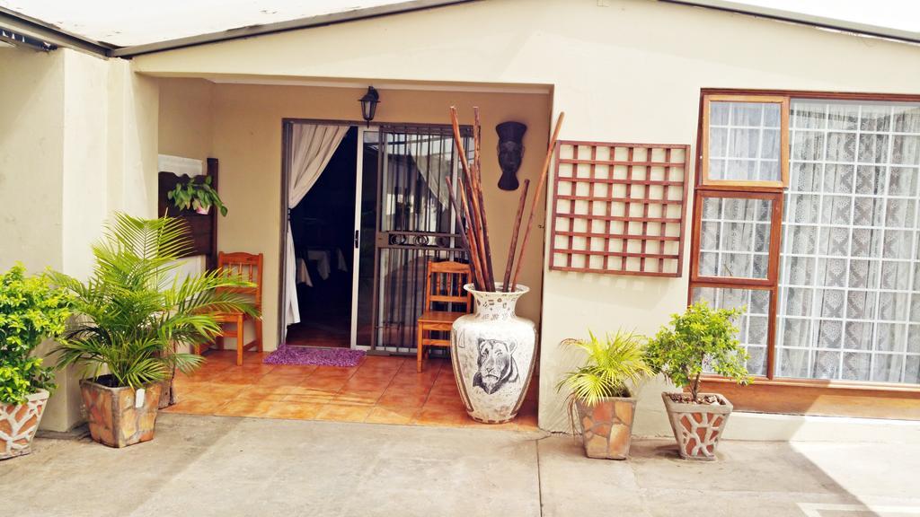 Lani'S Guest House - No Loadshedding Musina Exteriör bild