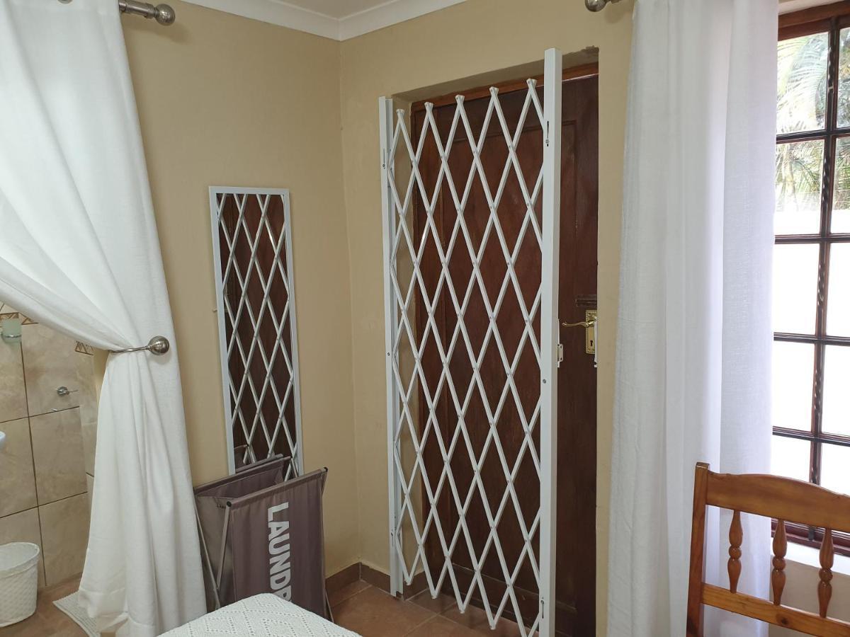 Lani'S Guest House - No Loadshedding Musina Exteriör bild