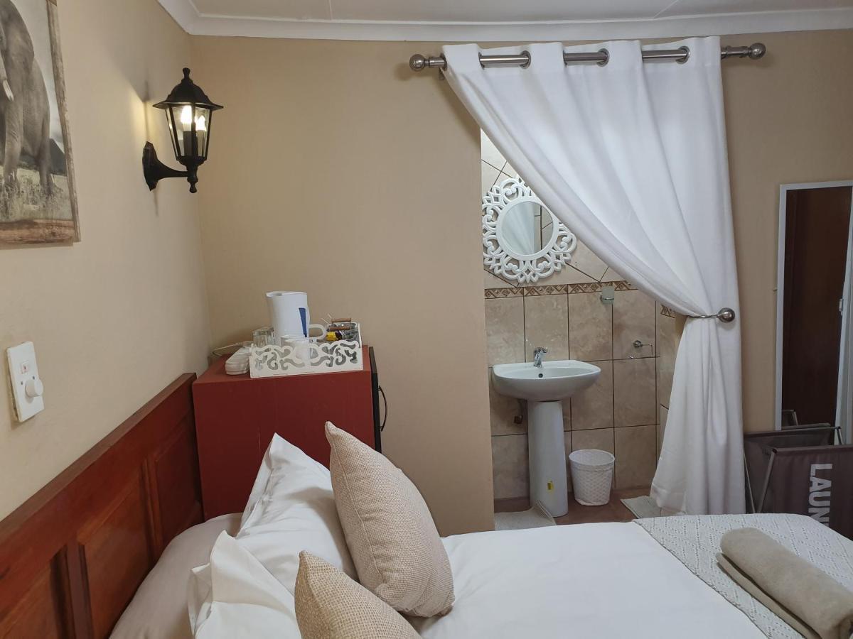 Lani'S Guest House - No Loadshedding Musina Exteriör bild